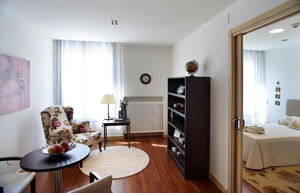 Aparthotel Ovida Oviedo Oda fotoğraf